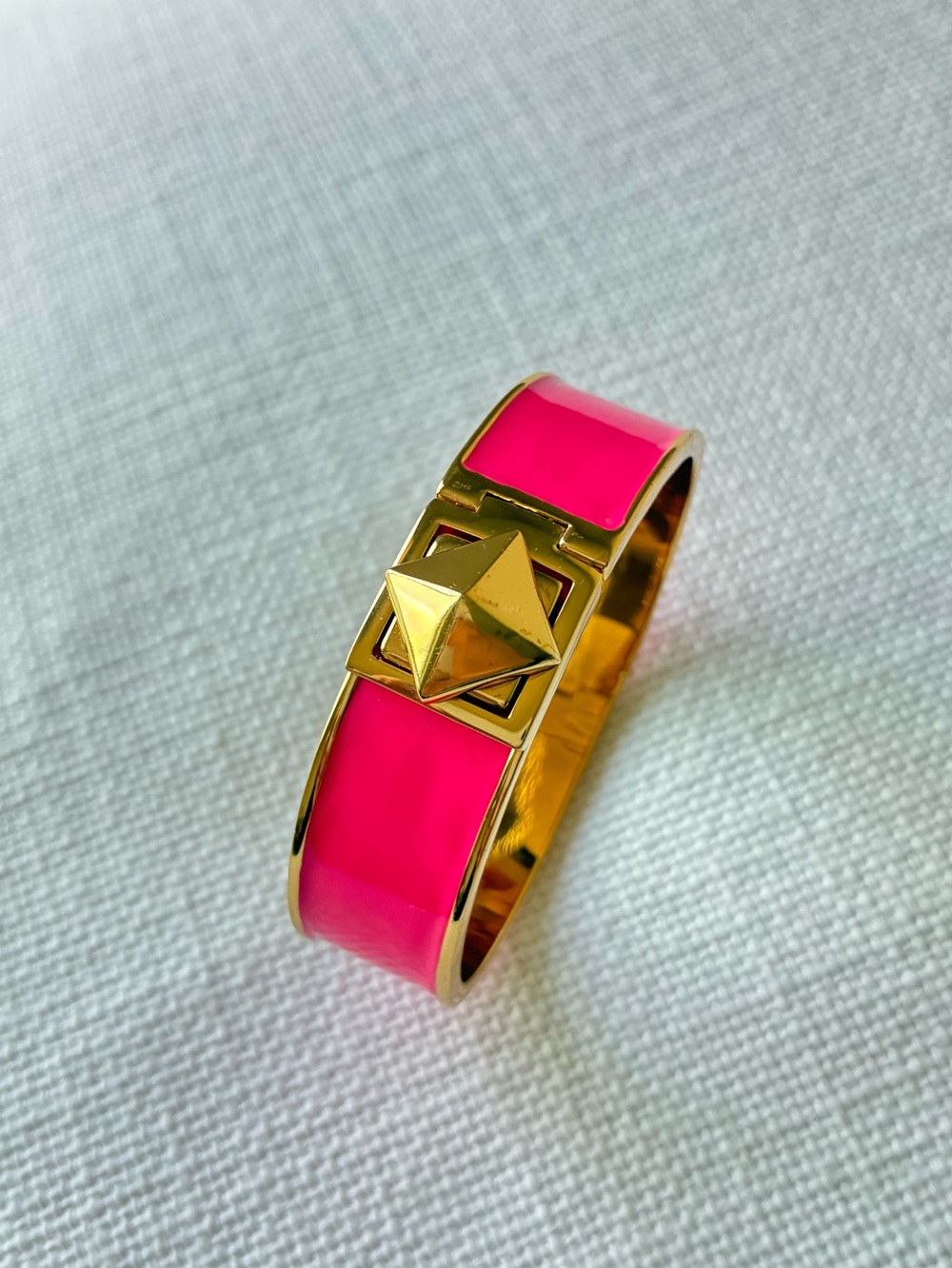 💖 Kate Spade S Hot Pink Gold Cuff Bracelet Pyramid Stud